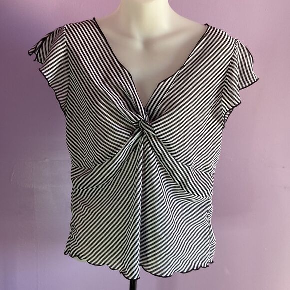 Daisy Fuentes Blouse Black White Striped Cap Sleeve Women’s Size Medium Casual - Picture 1 of 3